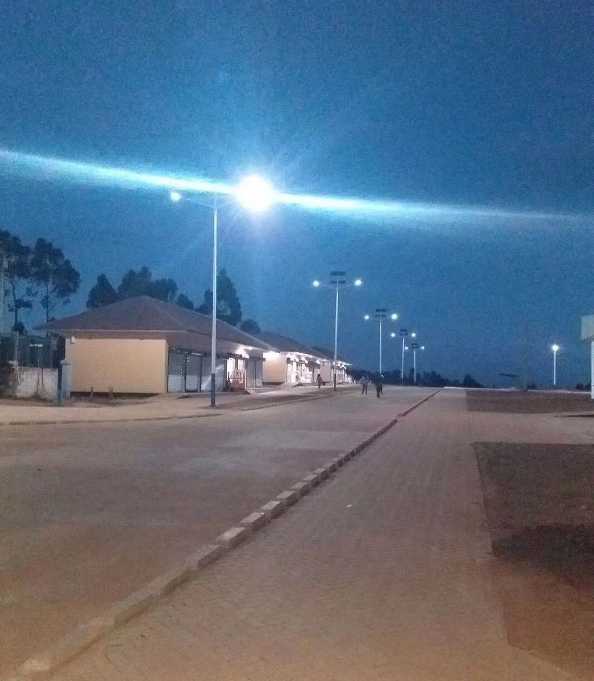 新洲区非洲科特迪瓦太阳能路灯工程